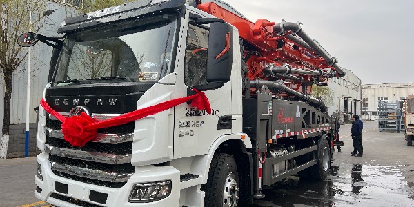 混凝土泵車能提高經(jīng)濟(jì)效益，而且能夠改變施工現(xiàn)場的面貌