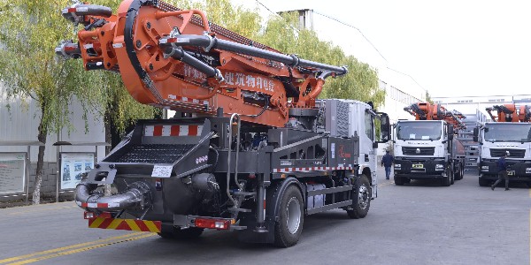 建設(shè)農(nóng)村與小型泵車，是密不可分的